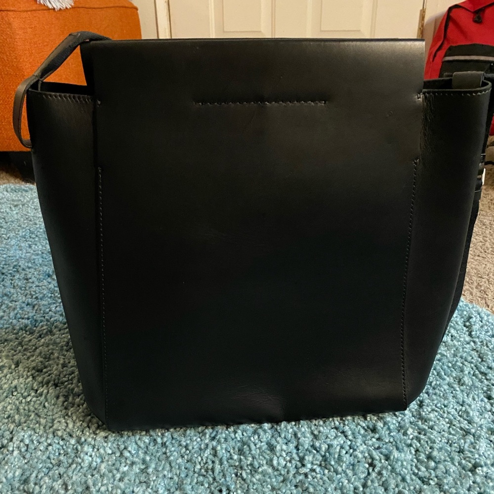 Everlane the form bag